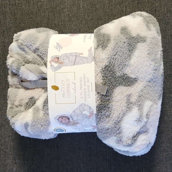 Gray Camo Hooded Sherpa Lounge Set Medium - Picture 1 of 4
